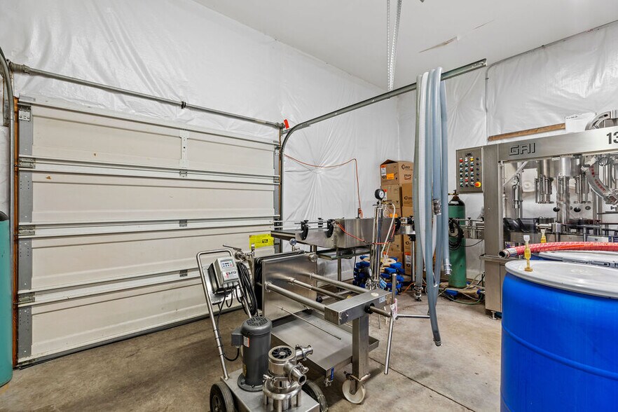 More Photos Of 877 State Fair Blvd, Solvay Storefront For Sale