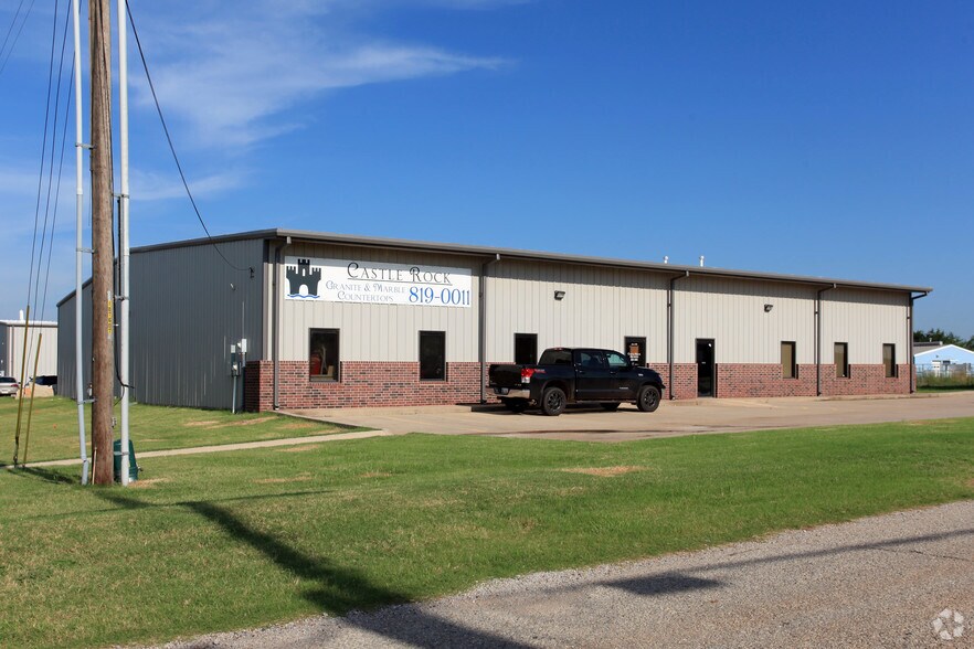 More Photos Of 9625 N Robinson Ave, Oklahoma City Light Distribution For Lease