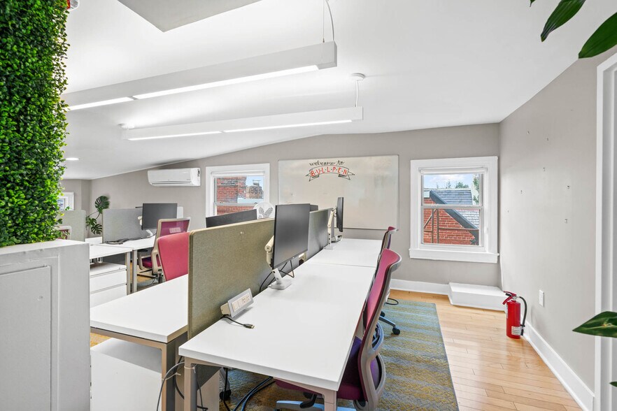 More Photos Of 2008 Hillyer Pl NW, Washington Office Residential For Sale