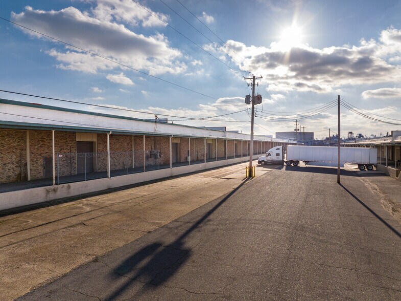 Primary Photo Of 1333 Farmville Ave, Memphis Manufacturing For Lease