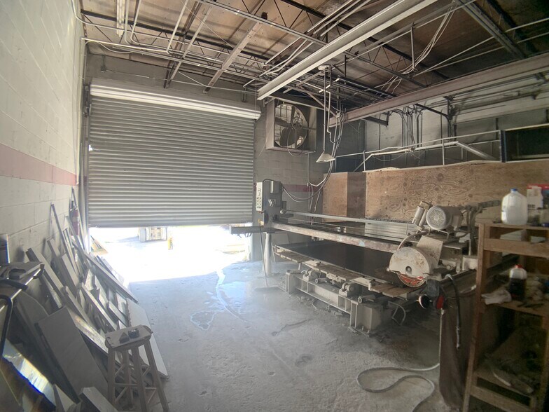More Photos Of 3199 22nd Ave N, Saint Petersburg Showroom For Lease