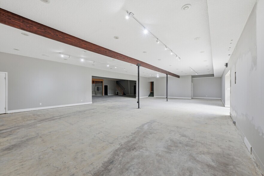 More Photos Of 619 Cassat Ave, Jacksonville Warehouse For Lease