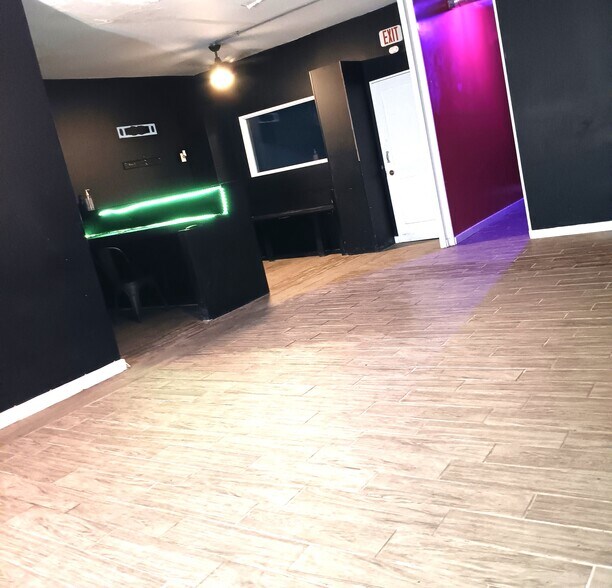 More Photos Of 4557 Dr Martin Luther King Dr, Saint Louis Light Manufacturing For Sale