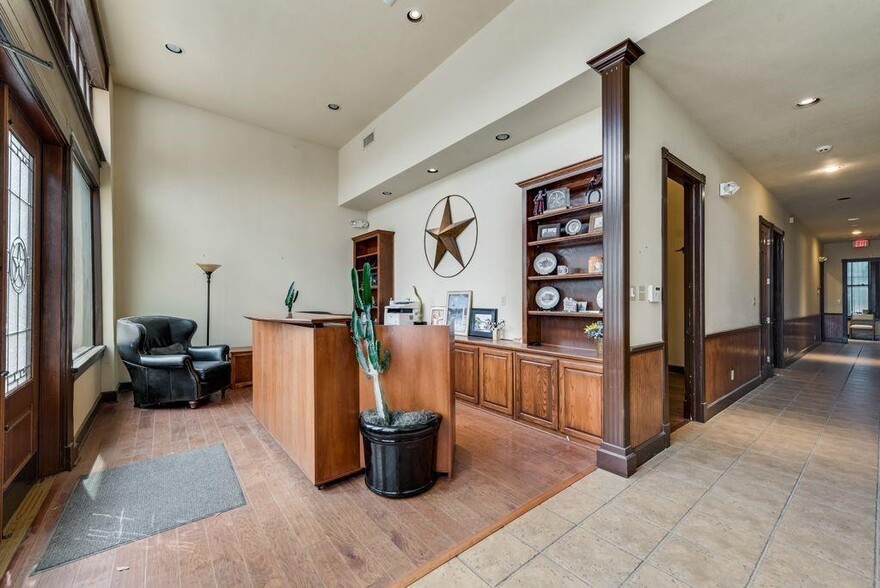 More Photos Of 114 E Main St, Waxahachie Office For Lease