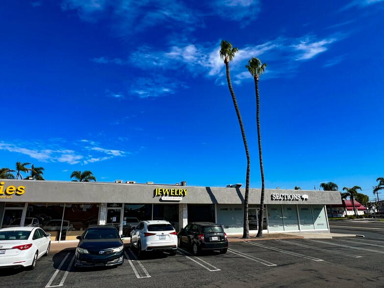 More Photos Of 333 E 17th St, Costa Mesa Freestanding For Sale