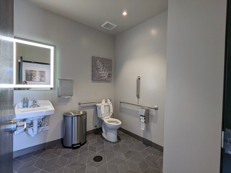 More Photos Of 5552 N Eagle Rd, Boise Medical For Lease