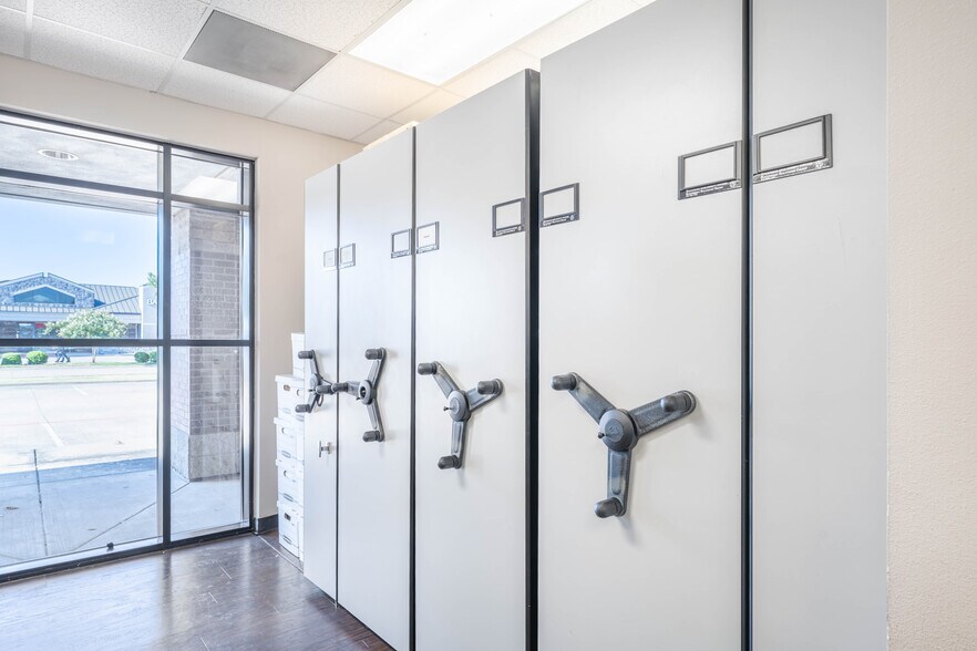 More Photos Of 1444 N Central Expy, McKinney Office For Sale