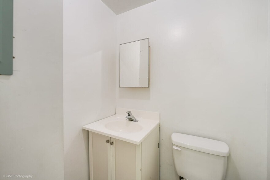 More Photos Of 1651 W 37th St, Hialeah Warehouse For Sale