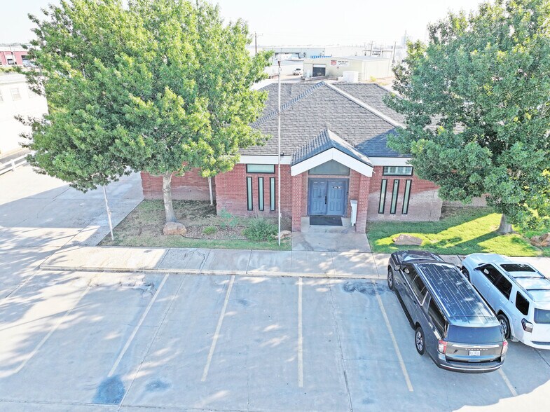 More Photos Of 327 SE Loop 338, Odessa Flex For Lease