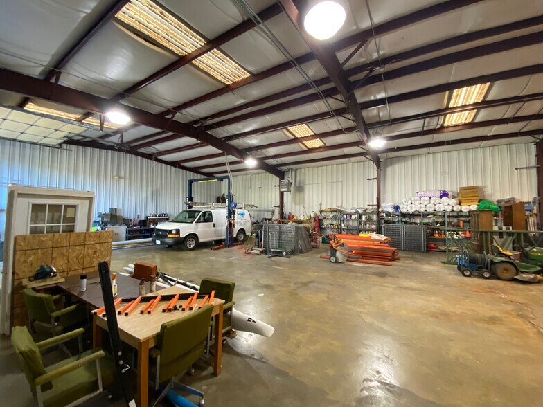 More Photos Of 3908 Memo Ct, Raleigh Flex For Lease