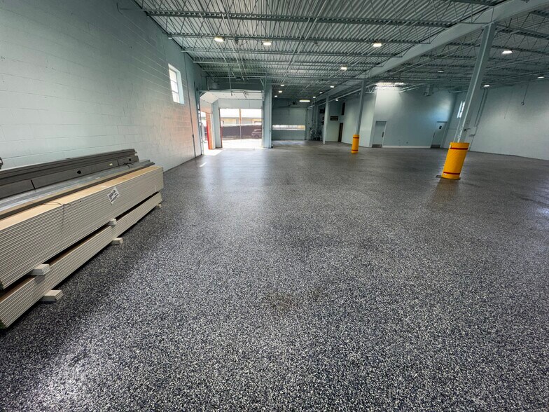 More Photos Of 1520 Hannah Ave, Forest Park Flex For Sale