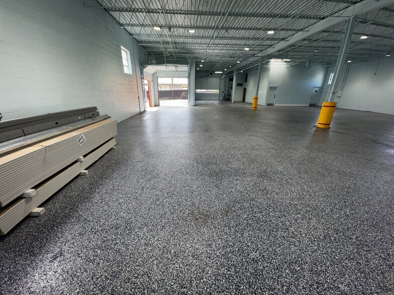 More Photos Of 1520 Hannah Ave, Forest Park Flex For Lease