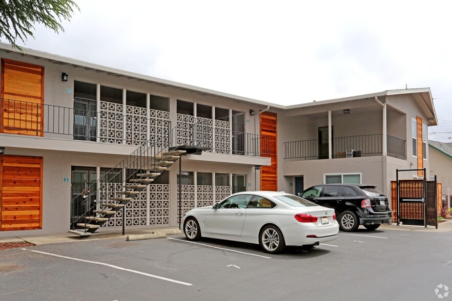 More Photos Of 2275 Grove Way, Castro Valley Apartments For Sale