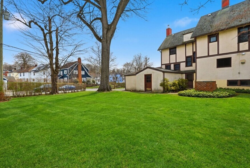 More Photos Of 25 Midland Ave, White Plains Specialty For Sale