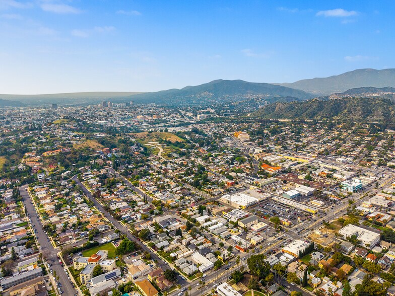 More Photos Of 2233 Addison Way, Los Angeles Apartments For Sale