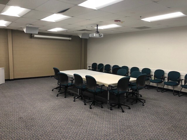 More Photos Of 8201 N University St, Peoria Distribution For Lease