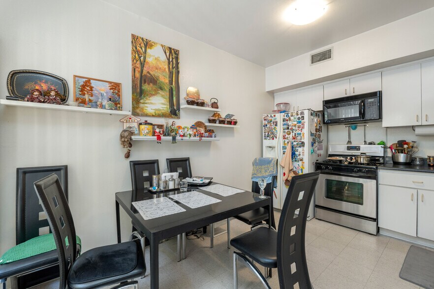 More Photos Of 909 N San Vicente Blvd, West Hollywood Apartments For Sale