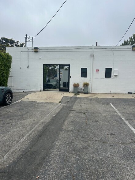 More Photos Of 1032 Broadway, Santa Monica Flex For Lease