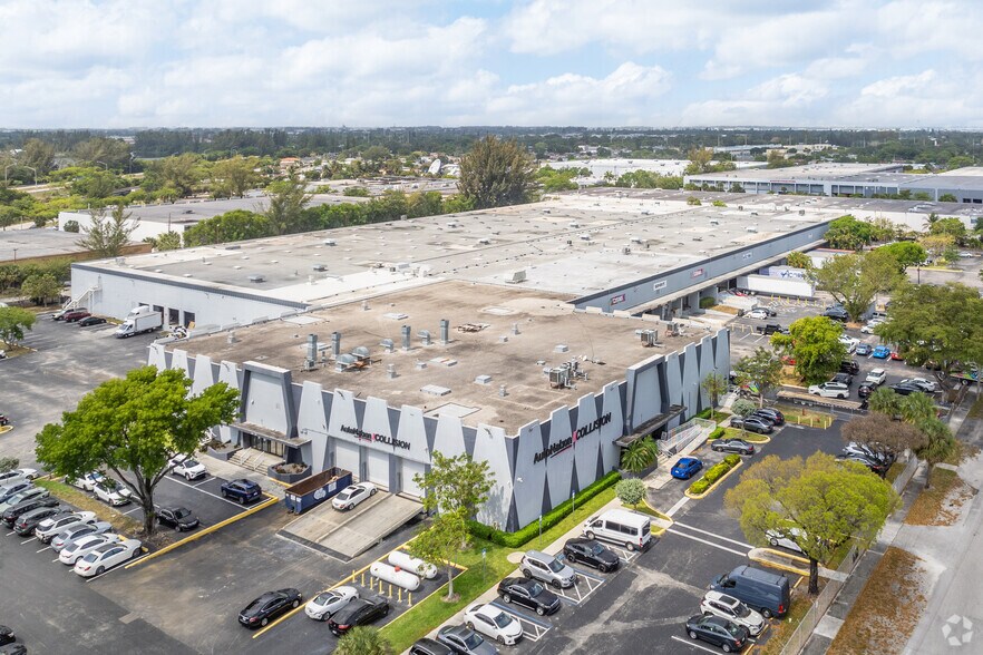 More Photos Of 1400 NW 159th St, Miami Gardens Distribution For Lease