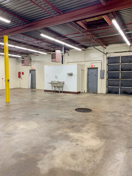 More Photos Of 5800-5814 N Hanley Rd, Saint Louis Industrial For Lease