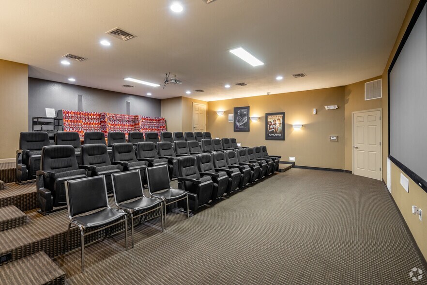 More Photos Of 500 Saluki Blvd, Carbondale Apartments For Sale