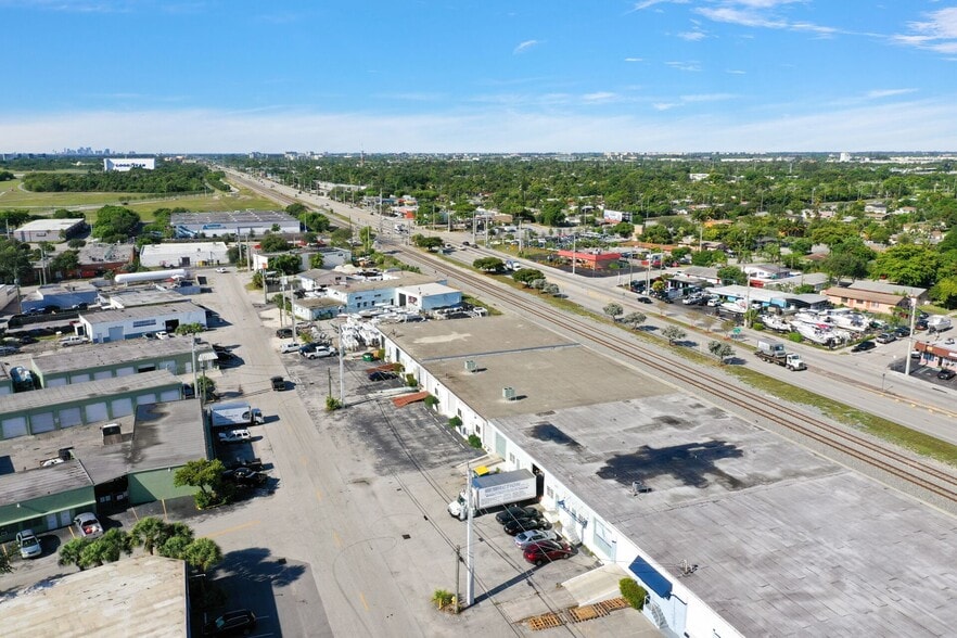 More Photos Of 2521 NE 4th Ave, Pompano Beach Flex For Lease