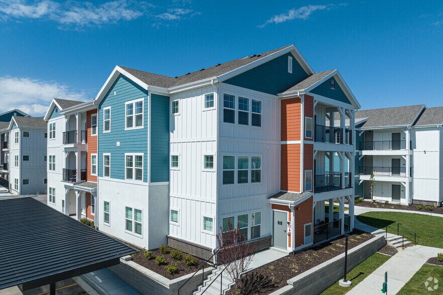 More Photos Of 14352 S Via Molvero Way, Herriman Apartments For Lease