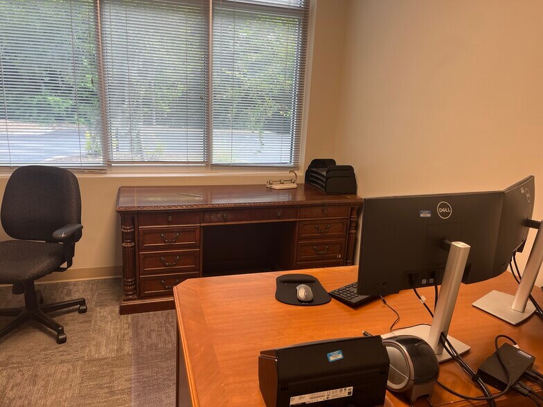 More Photos Of 8 Southern Oaks Ct, Savannah Office For Lease