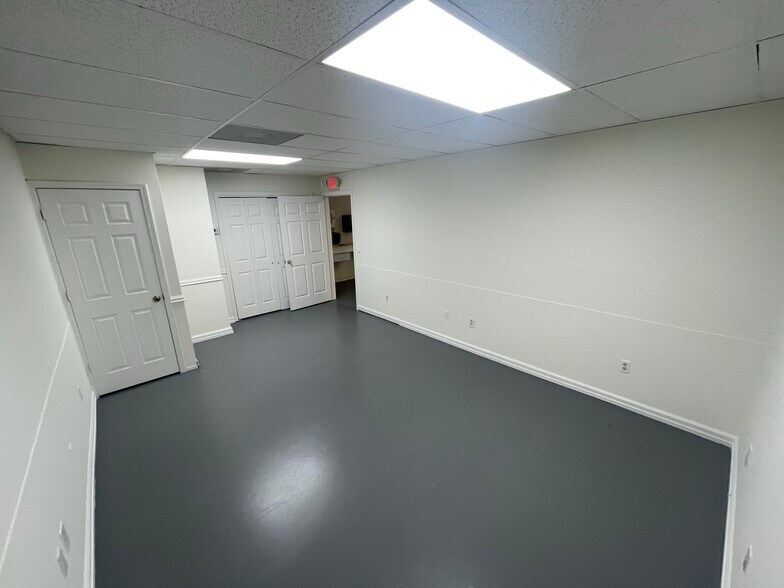 More Photos Of 1930 Airport Industrial Park Dr, Marietta Distribution For Lease