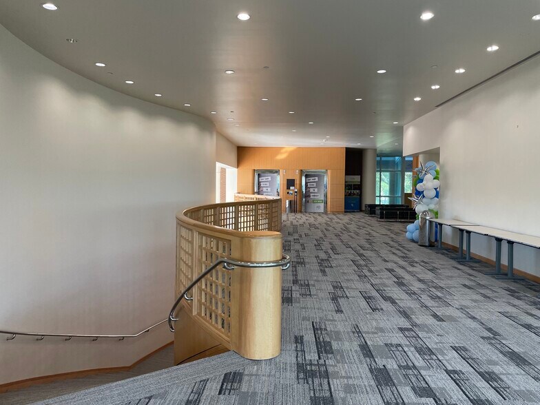 More Photos Of 1 Energy Pl, Pensacola Office For Lease