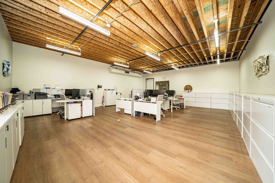 More Photos Of 2001 Saturn St, Monterey Park Light Distribution For Sale