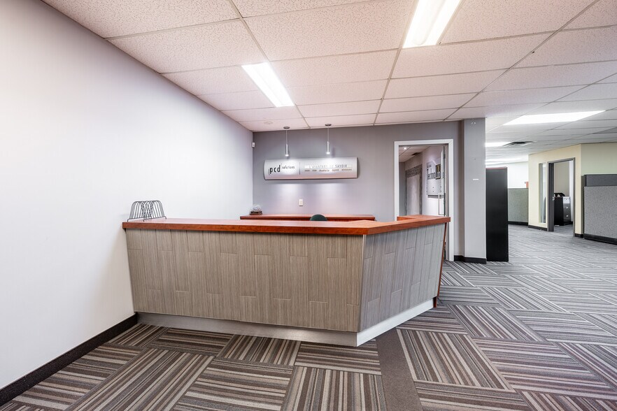 More Photos Of 5929 Rte Transcanadienne, Montréal Loft Creative Space For Lease