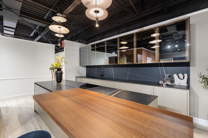 More Photos Of 800 Harbour Dr, Naples Office For Lease