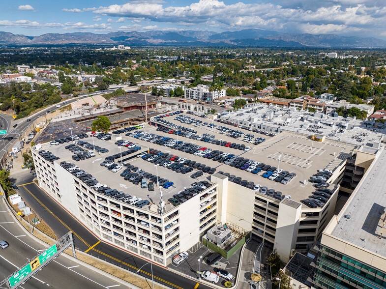 More Photos Of 15301 Ventura Blvd, Sherman Oaks Unknown For Lease