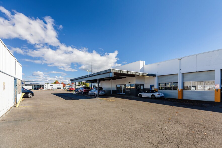 More Photos Of 1940 E Powell Blvd, Gresham Auto Dealership For Sale