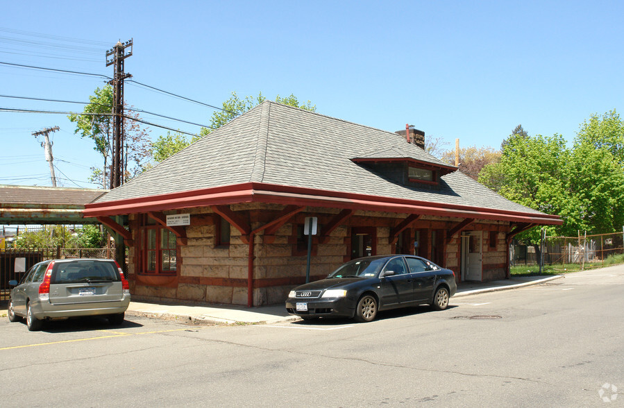 Primary Photo Of 7 N Astor St, Irvington Freestanding For Sale