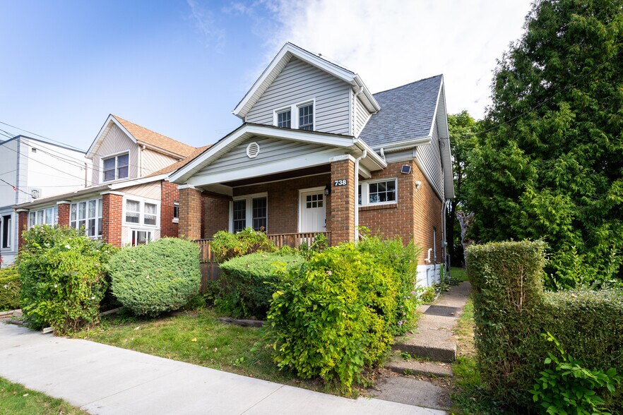 More Photos Of 738 Brock St, Windsor Multifamily For Sale