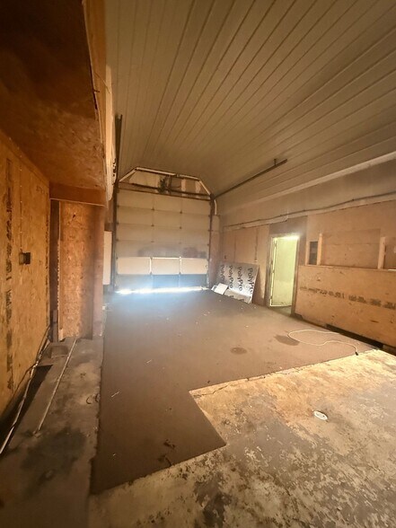 More Photos Of 1490 S Nebo St, Yorktown Warehouse For Lease