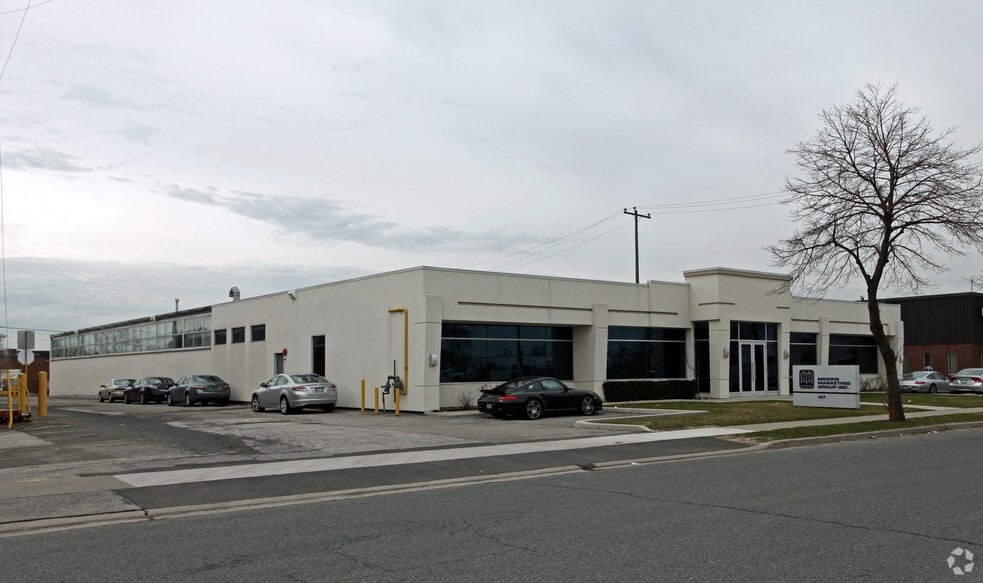 More Photos Of 137 Bentworth Ave, Toronto Light Distribution For Sale