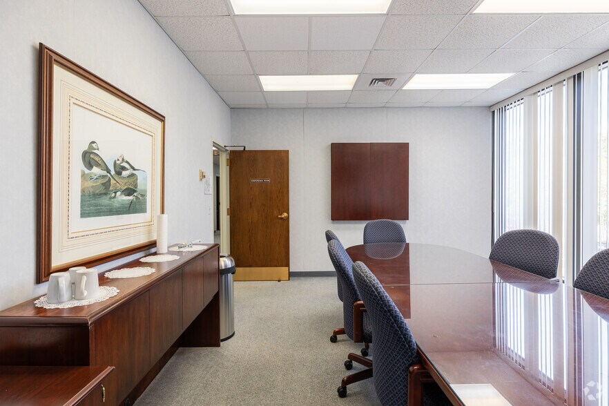 More Photos Of 5102 La Roche Ave, Savannah Office For Lease