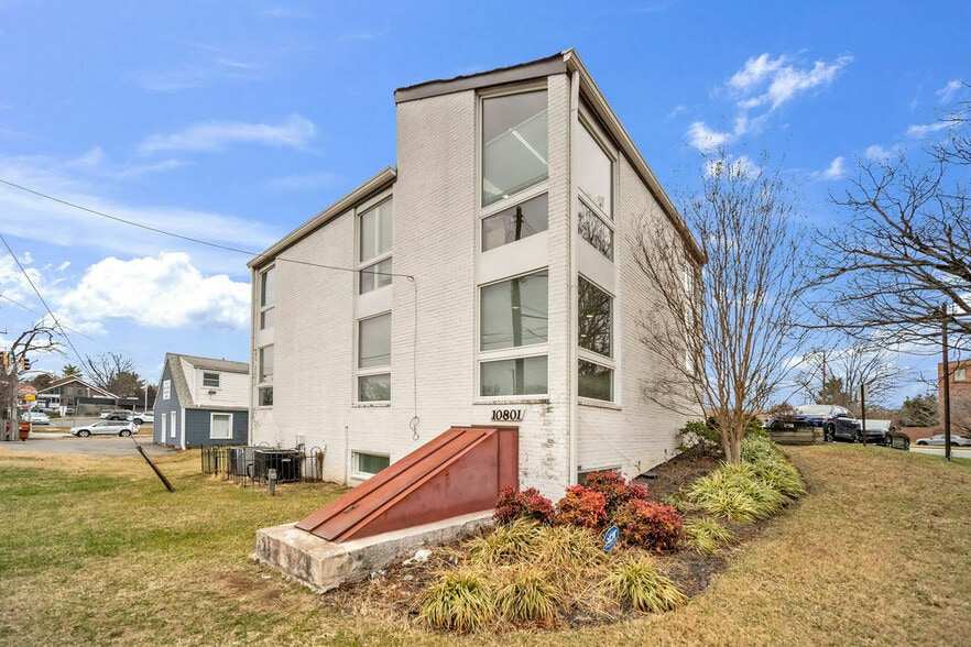 More Photos Of 10801 Connecticut Ave, Kensington Office For Sale