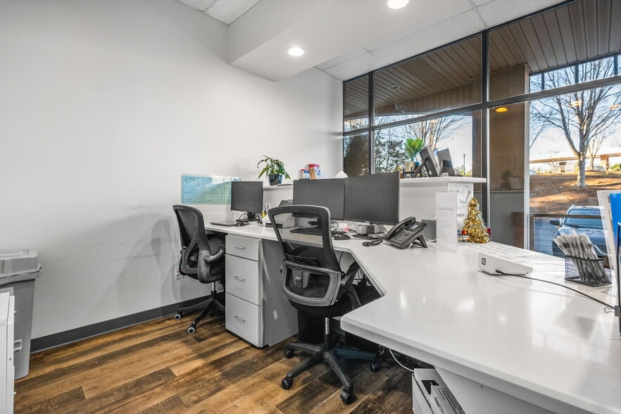 More Photos Of 1075 Whitlock Ave, Marietta General Retail For Lease