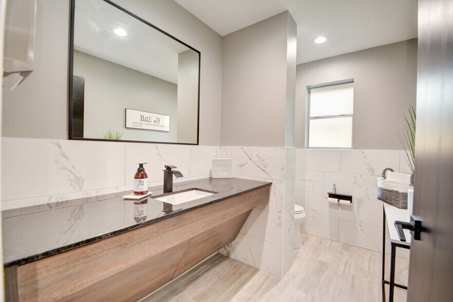More Photos Of 26615 Oak Ridge Dr, The Woodlands Office For Lease