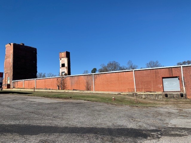 More Photos Of 203 Woodrow St, Pickens Industrial For Sale