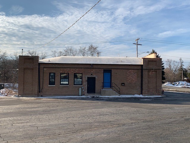 More Photos Of 1315 E Main St, St Charles Warehouse For Sale