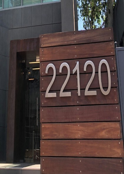 More Photos Of 22120 Clarendon St, Woodland Hills Office For Lease