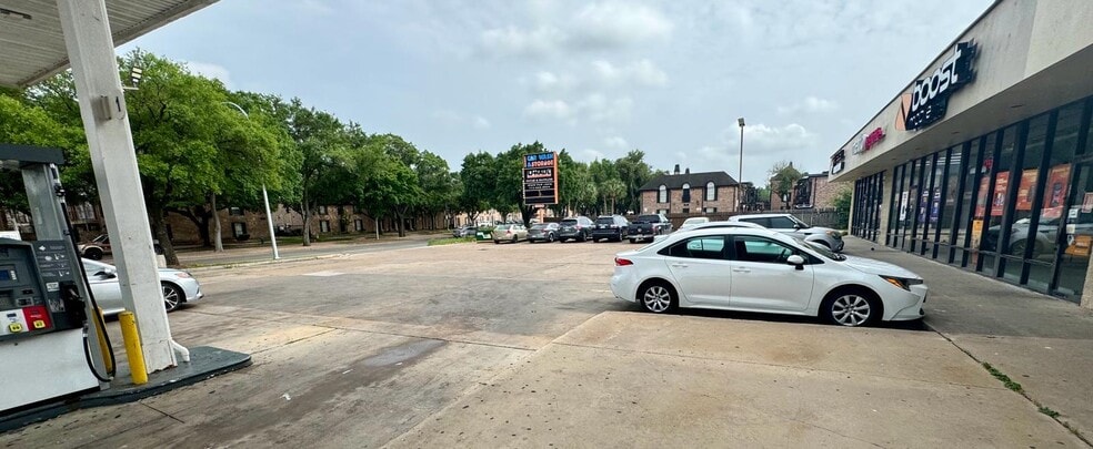 Primary Photo Of 8600-8602 Broadway St, Houston General Retail For Lease