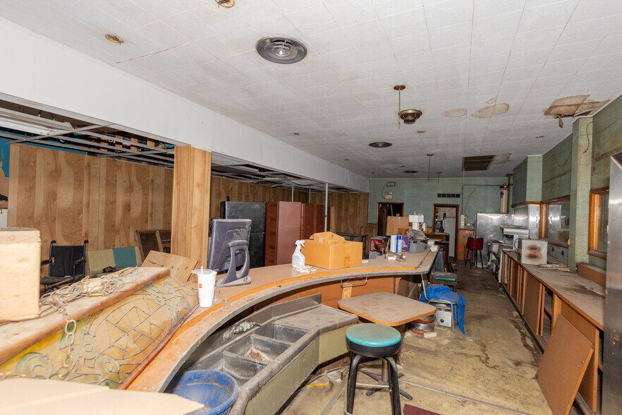 More Photos Of 1820 E 30th St, Cleveland Sports And Entertainment For Sale