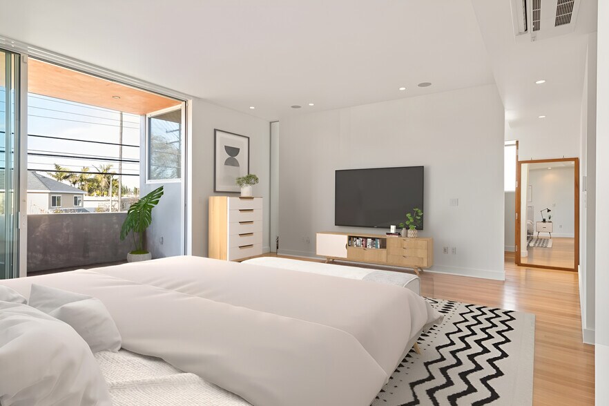 More Photos Of 1015 Abbot Kinney Blvd, Venice Office Residential For Sale