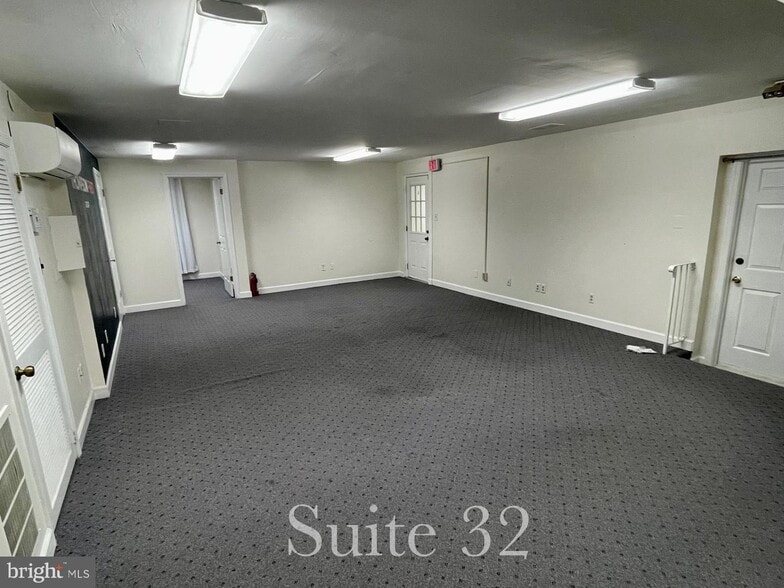 More Photos Of 5201-5215 W Woodmill Dr, Wilmington Medical For Sale